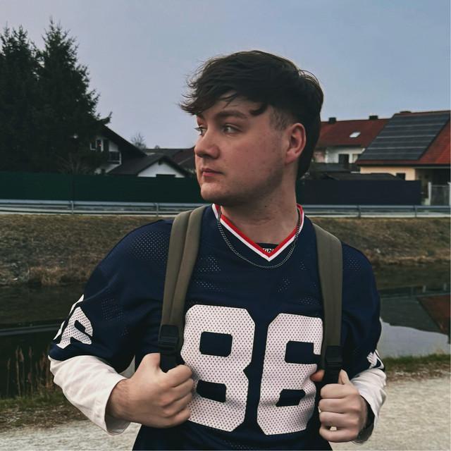 Niklas Dee