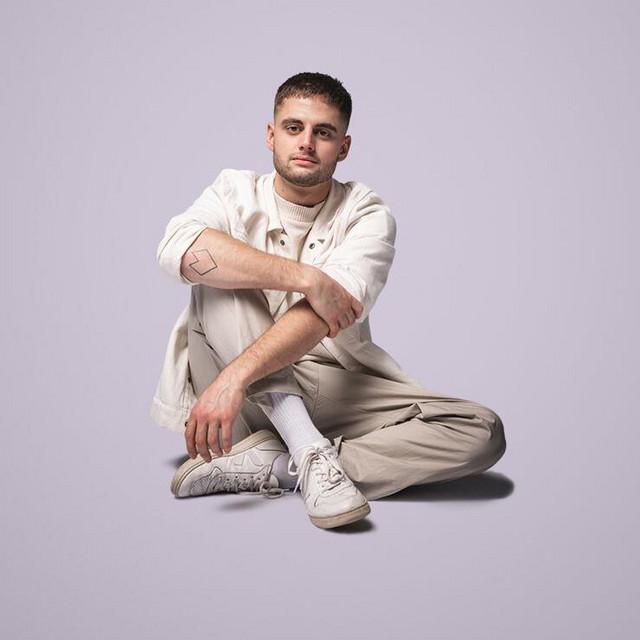 MAX APOLLO