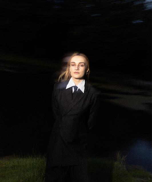 Imogen and the Knife