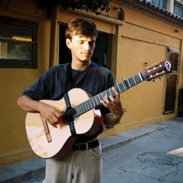 Manu Estrach