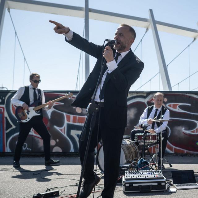 Bez Ladu A Skladu