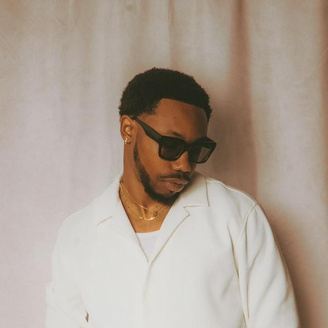 Elton Aura