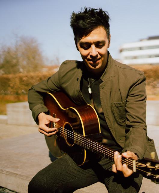 Simon Lynge