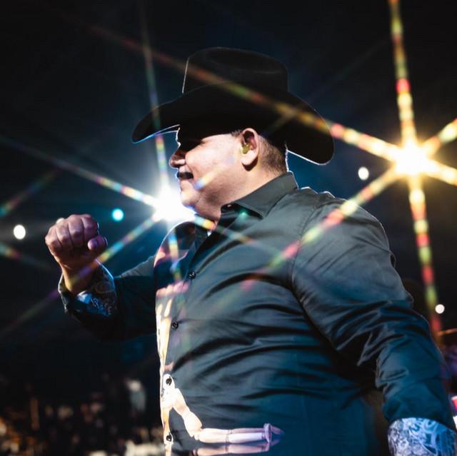 Chuy Lizarraga y Su Banda Tierra Sinaloense