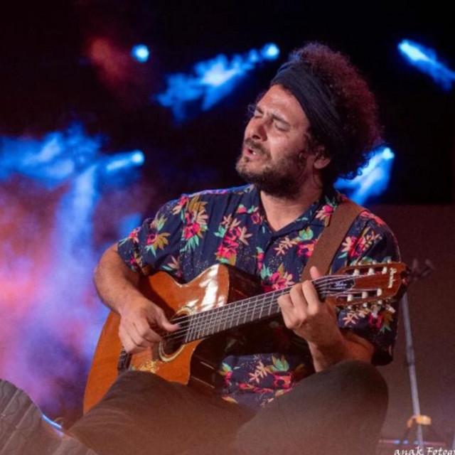 Raly Barrionuevo