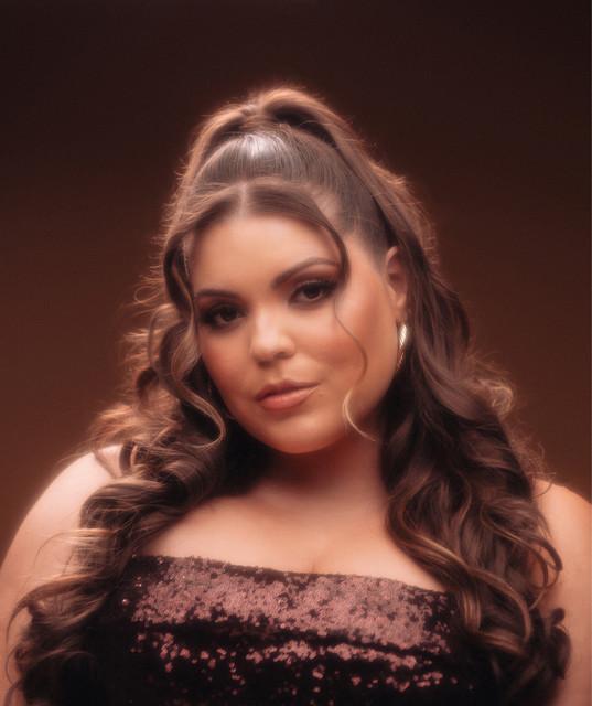 Elle Baez