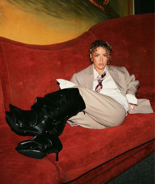 Sigourney K