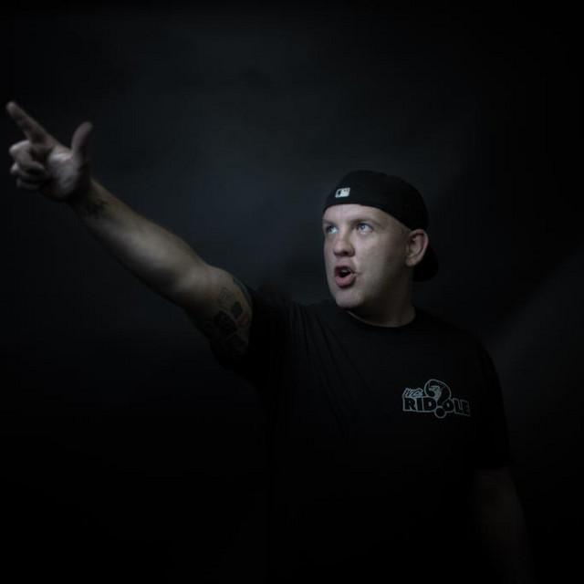 MC Riddle
