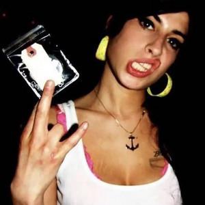 e 𝜗𝜚's profile picture